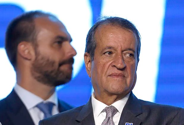 ‘Batedor de carteira’: Eduardo Bolsonaro responde a Valdemar Costa Neto