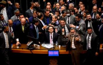 Câmara aprova em 1º turno PEC que limita prisões e processos contra parlamentares