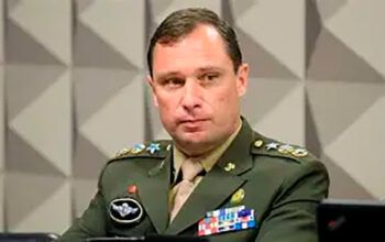 Cid pede a Moraes devolução de passaporte e retirada de tornozeleira