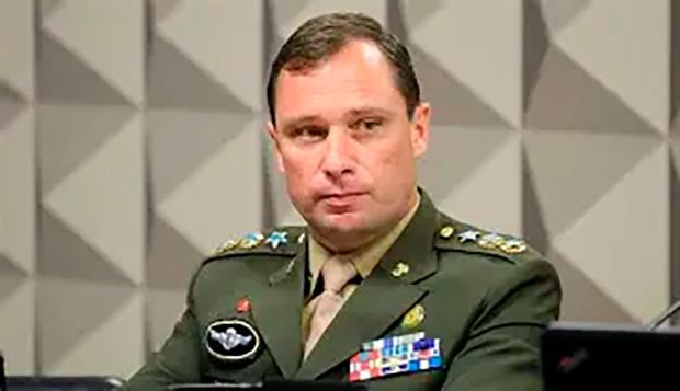 Cid pede a Moraes devolução de passaporte e retirada de tornozeleira