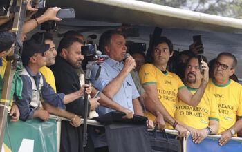 Defesa nega golpe, critica delação e diz que Bolsonaro 'foi dragado' ao 8/1