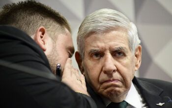 Defesa tenta descolar general Heleno de Bolsonaro e ataca Moraes: “Juiz inquisidor?”