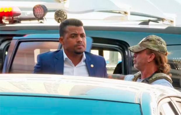 Deputado TH Joias é preso suspeito de tráfico e venda de armas para o CV