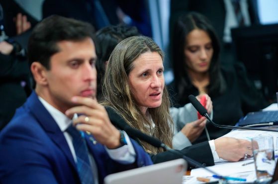 Diretora da CGU diz na CPMI que INSS soube das fraudes em 2019