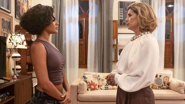 Fátima descobre segredo de Odete e chantageia ex-sogra