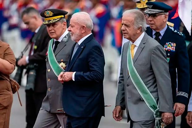 Lula recebe nesta sexta-feira, 05, os comandantes das Forças Armadas e ex-comandantes de seus dois primeiros mandatos