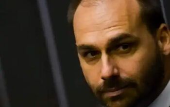 Moraes diz que Eduardo está nos EUA para fugir da lei e faz notificação por edital