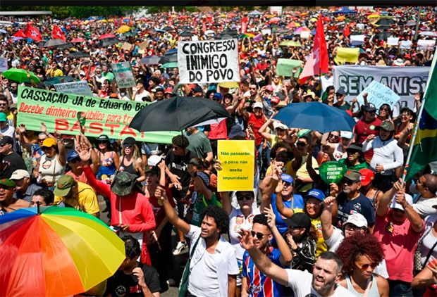 Museu da República vira palco de protesto contra a PEC da Blindagem