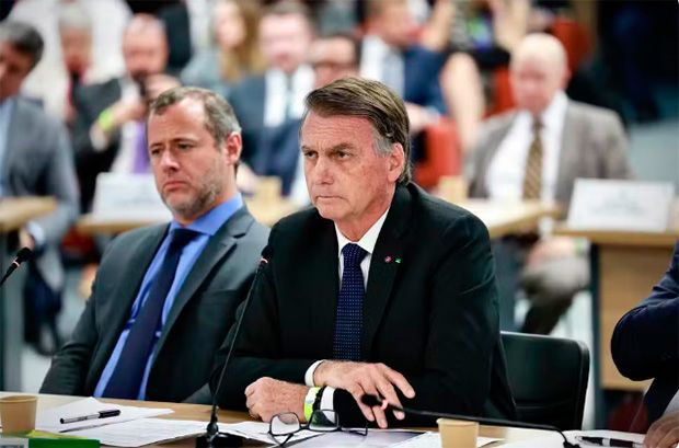 Pela primeira vez um ex-presidente senta no banco dos réus do STF