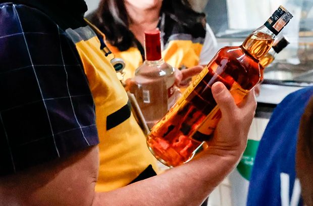 Sobe para 5 número de mortos por metanol em SP; Tarcísio descarta envolvimento do PCC