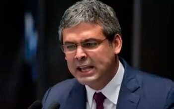 Tarcísio articula anistia a Bolsonaro, Centrão pressiona Motta e PT denuncia golpe