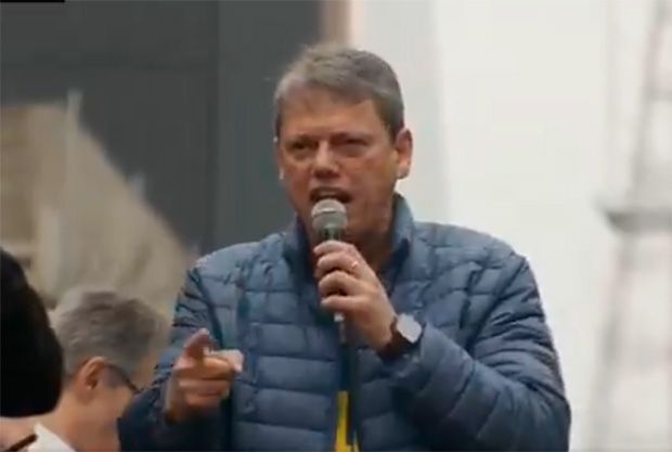 Tarcísio chama Moraes de ditador e tirano e ameaça o STF em ato bolsonarista na avenida Paulista