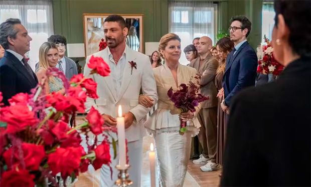 Vale Tudo: crime de César vem à tona na hora do casamento com Odete