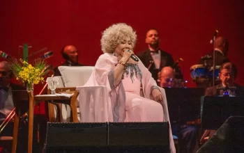 Alcione dedica show a Moraes e público enlouquece: “Sem anistia!”