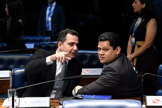 Alcolumbre aposta em “estratégia” para convencer Lula a indicar Pacheco ao STF