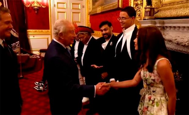 Anitta se encontra com rei Charles III durante evento na Inglaterra