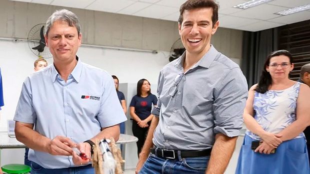 Apostila do governo Tarcísio erra e diz que II Guerra aconteceu na década de 1950