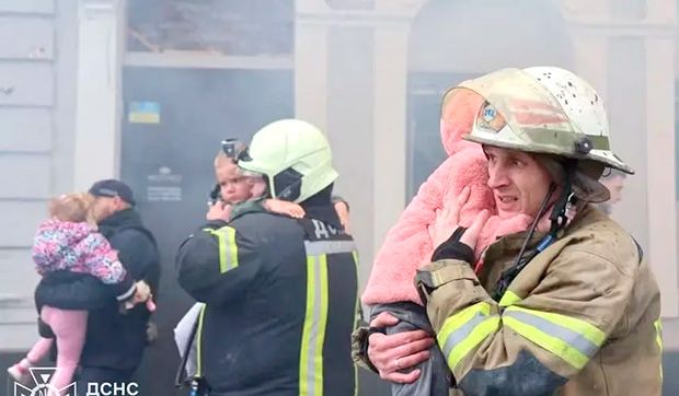 Ataque russo com mais de 400 mísseis e drones atinge jardim de infância na Ucrânia; 7 morreram