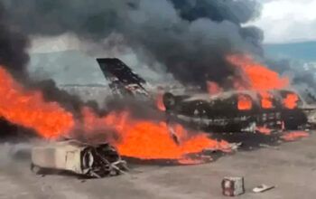 Avião cai e explode após decolagem na Venezuela; duas pessoas que estavam a bordo morreram no local