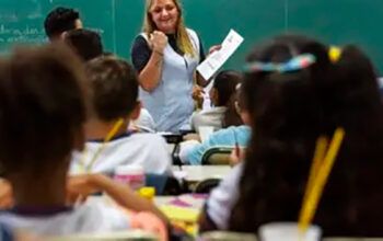 Banco do Brasil vai pagar bônus de R$ 3 mil a professores em parceria com o MEC