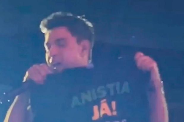 Bolsonarista Zezé Di Camargo pede anistia a presos do 8 de Janeiro em show