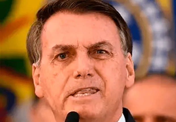 Bolsonaro tem nova crise de soluços e Moraes libera visita médica