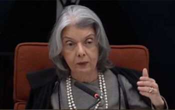 Cármen Lúcia vota para condenar réus do núcleo 4 de trama golpista e forma maioria