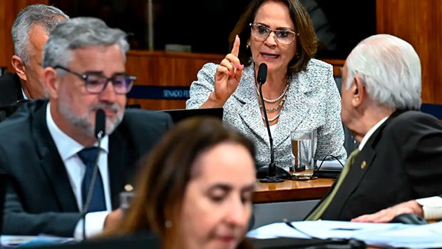 Damares tumultua CPMI do INSS para defender Michelle Bolsonaro