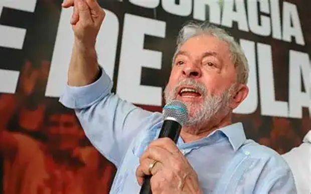 Direita dividida e tarifaço dão fôlego para Lula a um ano da eleição