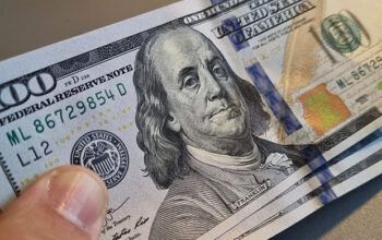 Dólar cai e Bolsa sobe, ignorando novas ameaças de Trump contra China