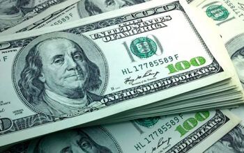 Dólar oscila e Bolsa recua com tarifaço, Trump-Zelensky e juro nos EUA