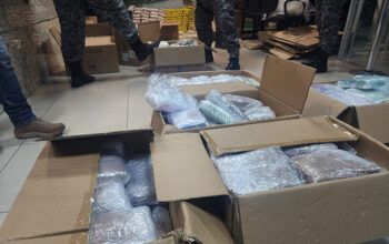 Duas pessoas são presas em Manaus com 420 quilos de maconha tipo skunk e 80 quilos de pasta base de cocaína