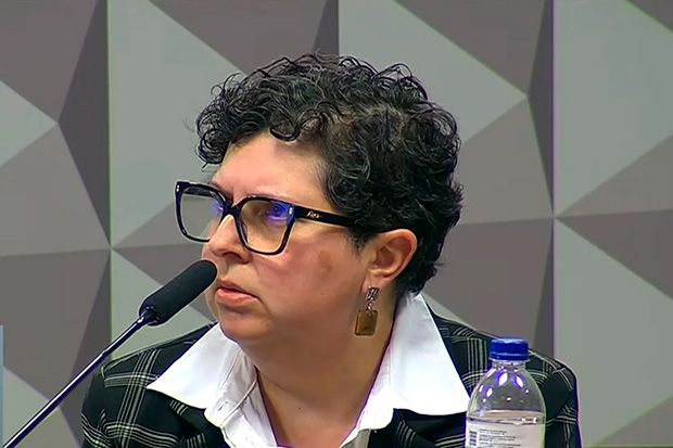 Ex-conselheira do INSS diz ter alertado sobre fraudes à gregos e troianos