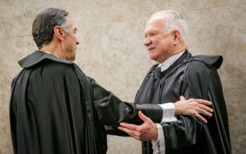 Fachin vota por discutir no plenário decisão de Barroso sobre aborto