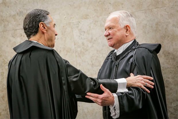 Fachin vota por discutir no plenário decisão de Barroso sobre aborto