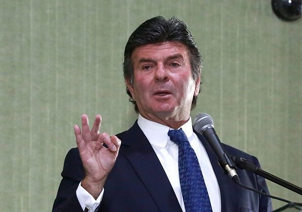 Fux atrasa condenação de Bolsonaro com 348 erros; IA corrigiria em minutos