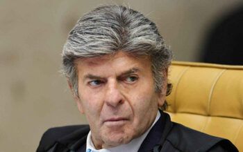 Fux vota para absolver todos os réus de núcleo da desinformação