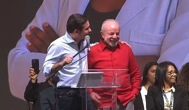 Hugo é vaiado em evento com Lula em comemoração ao Dia dos Professores