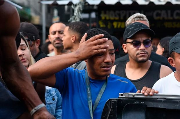 Igreja montou ponto de oração em praça cercada por corpos no Rio