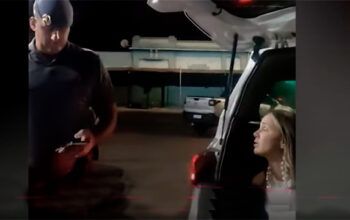 Influencer Esquerdogata humilha policiais e é presa: “Fascistinha”