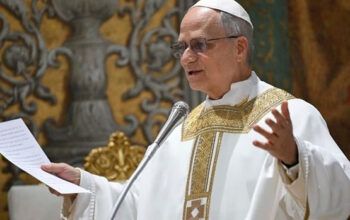 Leão XIV reafirma opção pelos pobres e critica “pastoral das elites” em sua primeira exortação apostólica