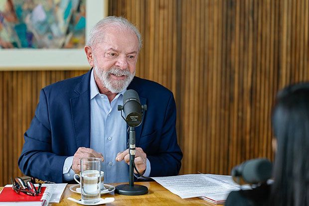 Lula cita Donald Trump: ‘vira-latas pediram para eu baixar a cabeça, mas não baixei’