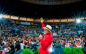 Lula defende universalizar Pé-de-Meia e avisa: “Faria Lima vai brigar”