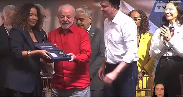 Lula diz que professor pode pedir Carteira Nacional Docente a partir de amanhã