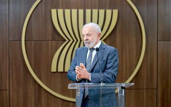 Lula quer discutir com Trump punição dada a ministros do STF