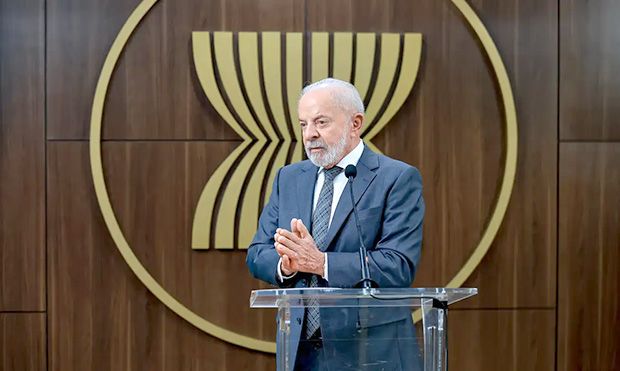 Lula quer discutir com Trump punição dada a ministros do STF