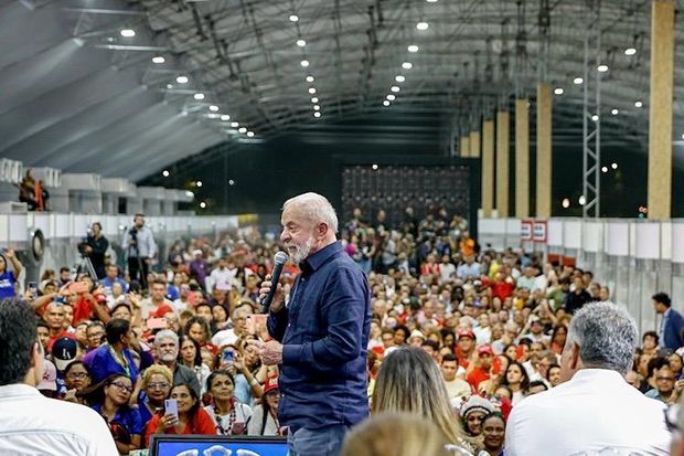 Lula vai à Igreja em Belém depois de falha em avião da FAB antes de decolar: 'Medo que pegasse fogo'