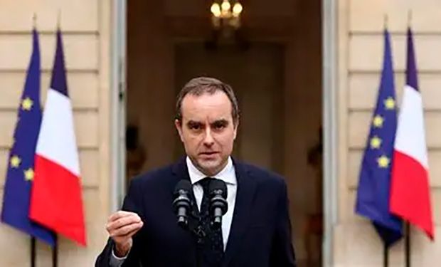 Macron renomeia primeiro-ministro que havia renunciado ao cargo