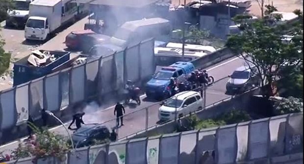 Polícia faz operação contra CV na Maré e é recebida a tiros