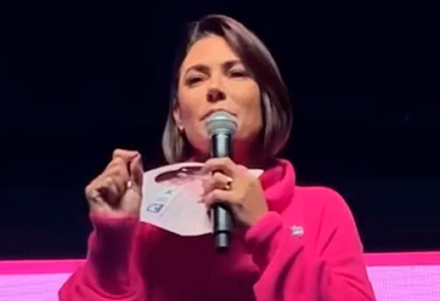 Michelle vê aproximação da esquerda com evangélicos como “desespero”